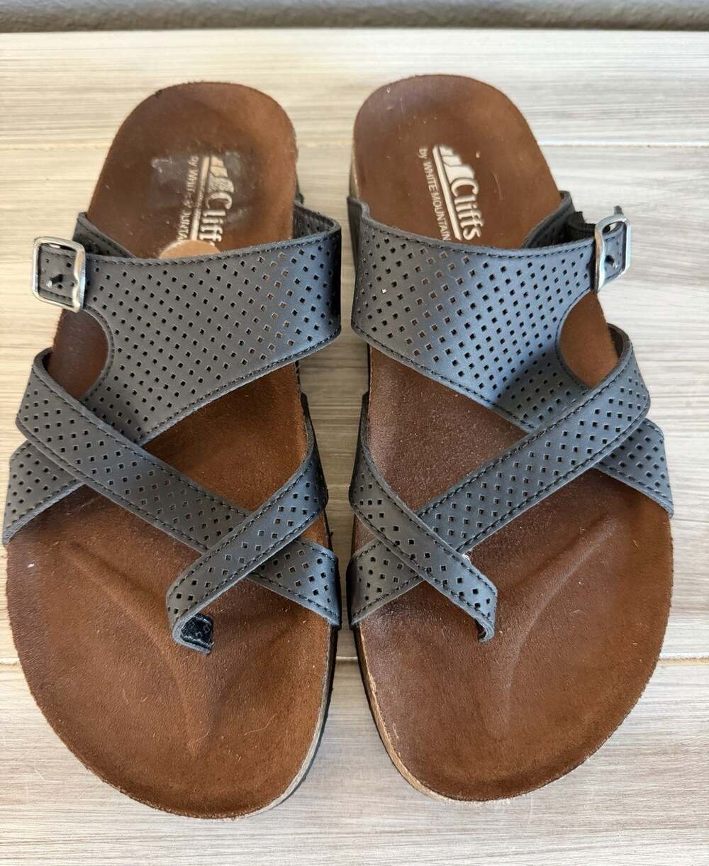 Cliffs by White Mountain Women's Black Strappy Buckle Flat Sandals US 8